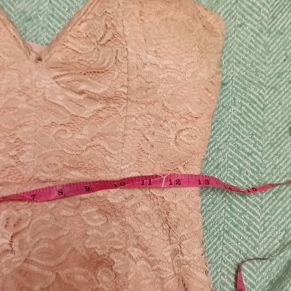 Bebé Scallop Lace midi Dress - Picture 11 of 12